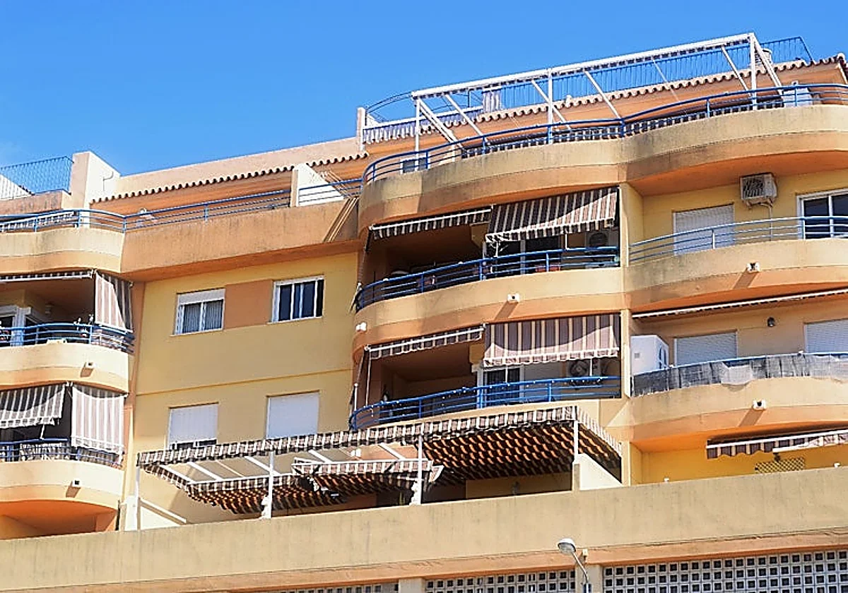 La familia de Lucía, la menor que saltó por el balcón para escapar de su expareja: «Le ha truncado la vida»