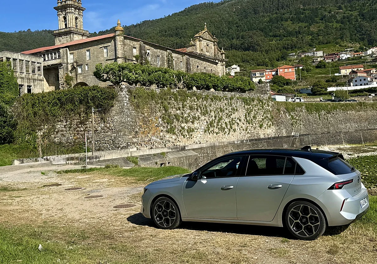 Ruta con Opel Astra Hybrid: entre montañas y el océano por el sur de Pontevedra