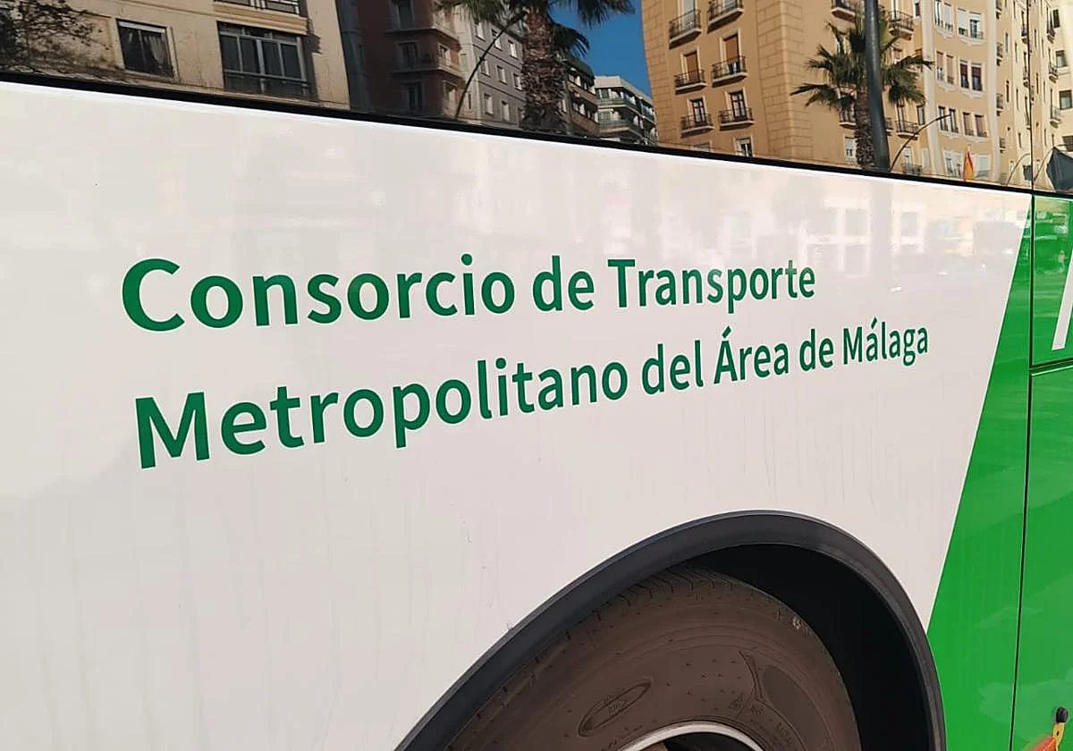 Empiezan a operar los autobuses que conectan el interior de Málaga con las playas: estas son las rutas