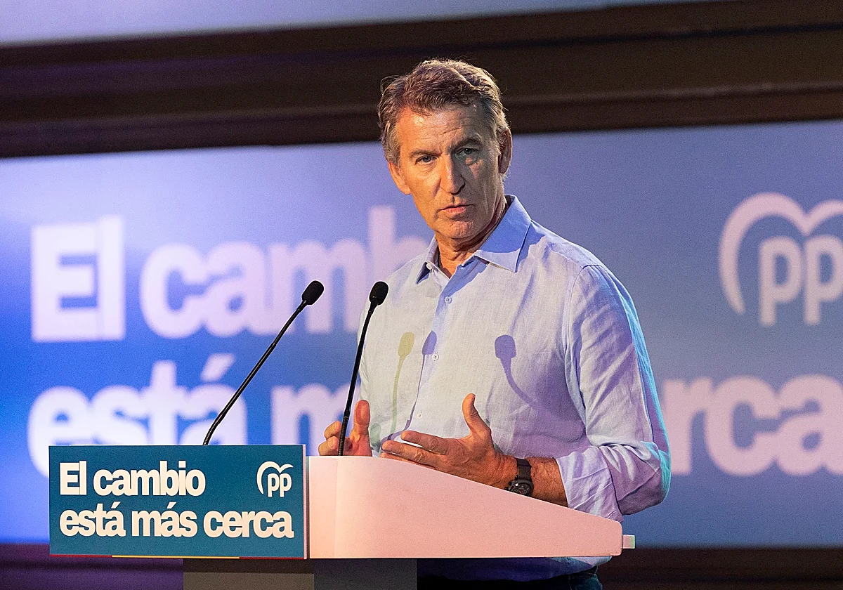 Feijóo acusa a Sánchez de hacer «ingeniera social» con la 'ley de nietos' y las regularizaciones: «No tiene objetivos inocentes»
