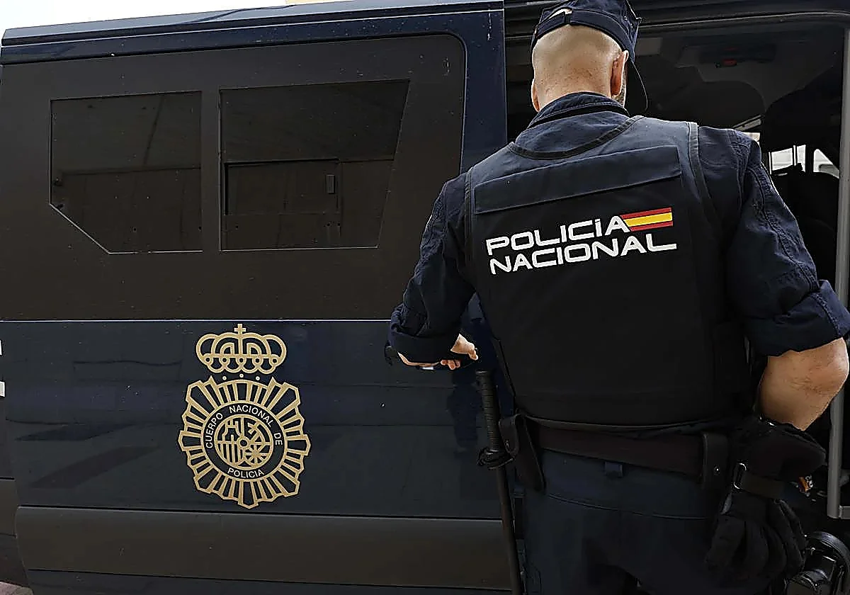Spanish police dismantle drug money-laundering network with two arrests in Malaga province and 700,000 euros and 100 kilos of silver seized