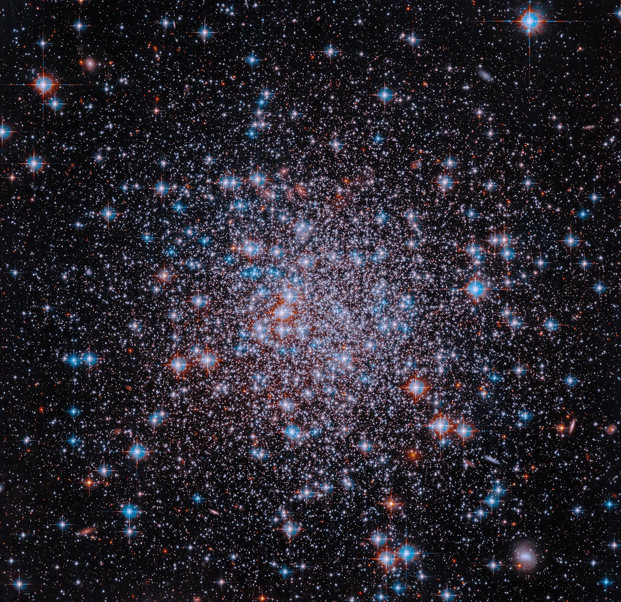 NASA’s Hubble Spies Stellar Sparkler for July 4th