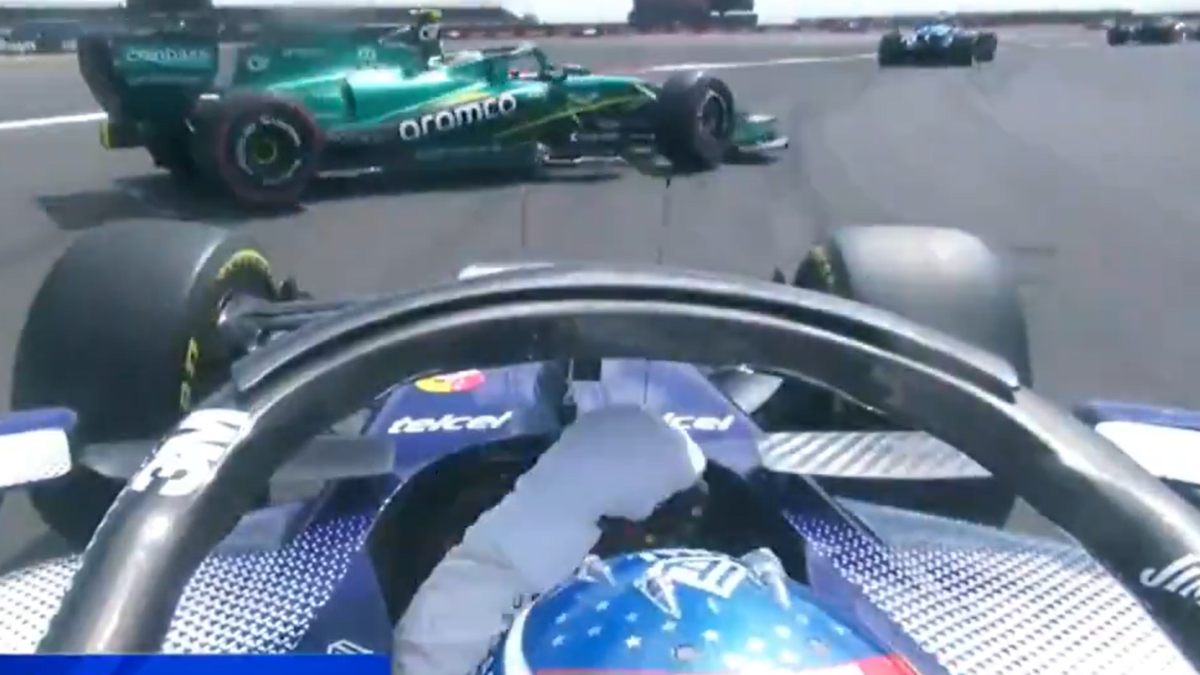 Checo Pérez embiste a Alonso y destroza su carrera