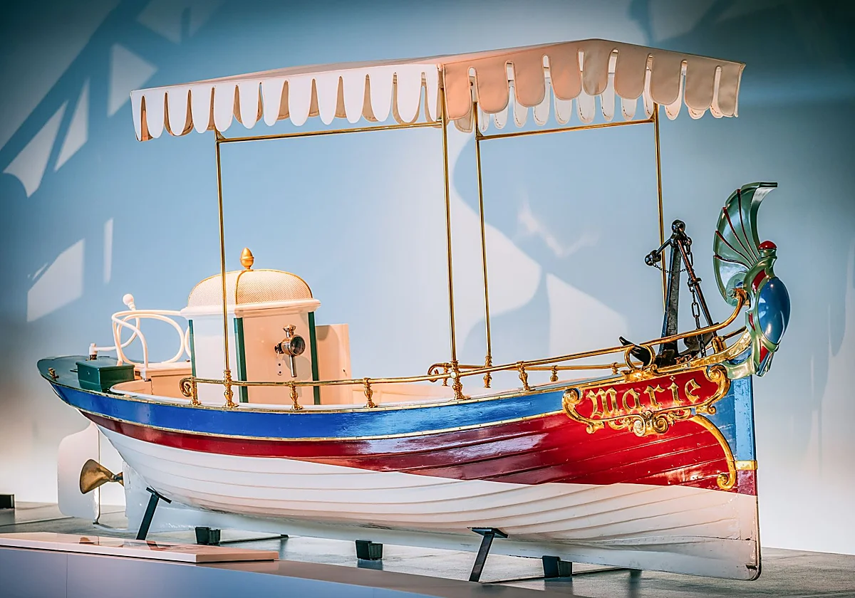 Una lancha motora en el Museo Mercedes Benz