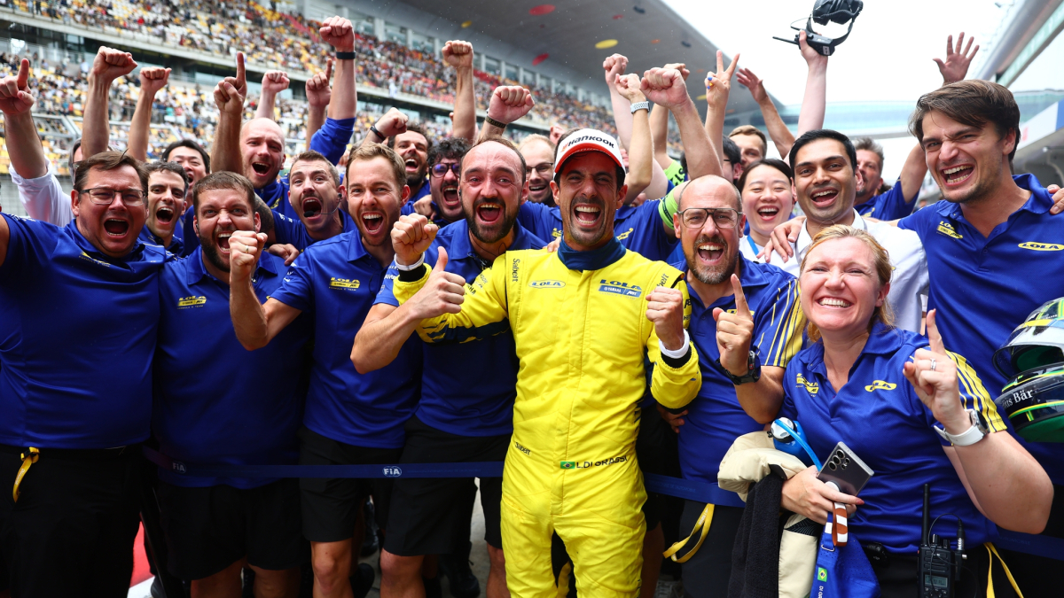 Lucas Di Grassi se da el homenaje imposible en la carrera más loca de Shanghai