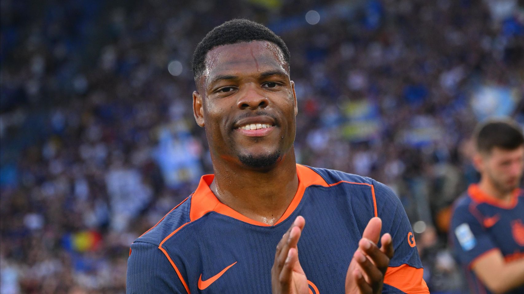 El Real Madrid hace oficial el fichaje de Denzel Dumfries tras pagar su cláusula de 20 millones: firma hasta 2030