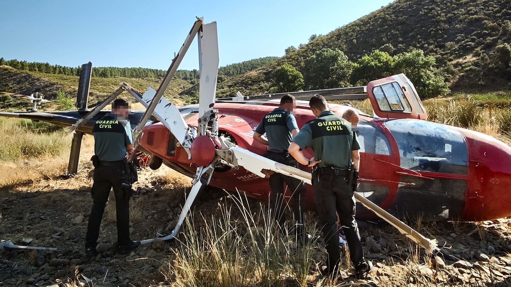 Un helicóptero del operativo de incendios de Castilla y León se estrella durante la extinción de un fuego en Salamanca