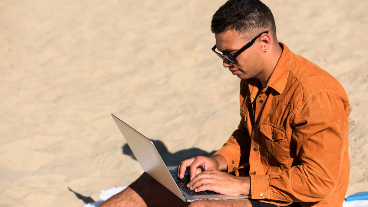 El aviso de un abogado sobre teletrabajar en verano: "No puedes hacerlo donde te dé la gana"