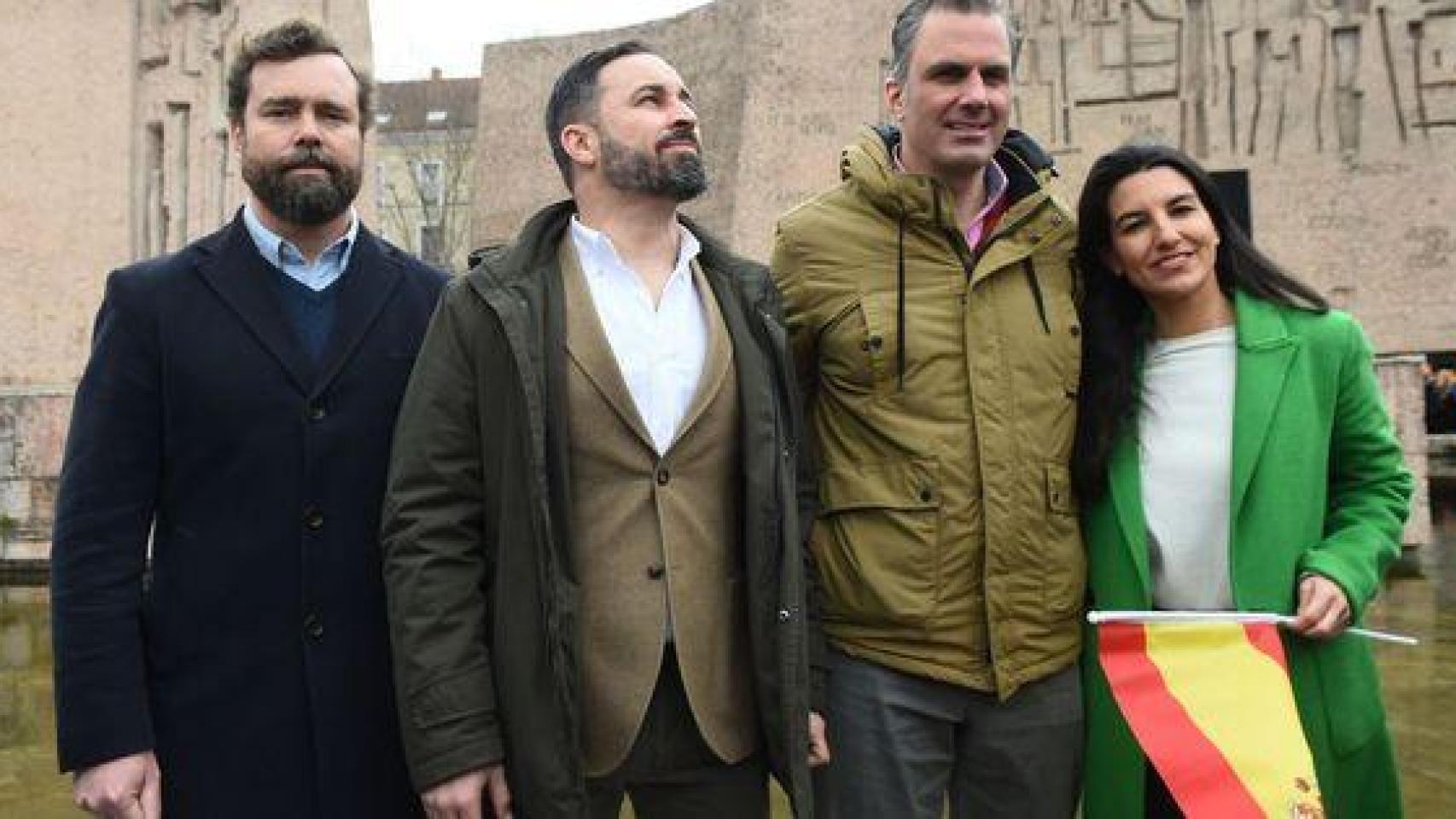Abascal lamina a Ortega Smith, el último vestigio de los fundadores de Vox que plantó la bandera de España en Gibraltar