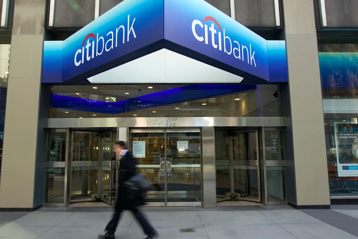 La fusión que quiso inventar el supermercado financiero