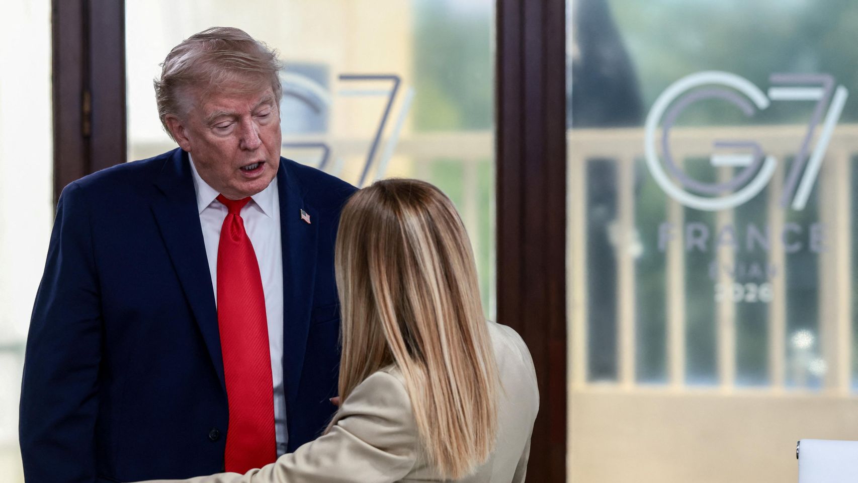 Trump vuelve a mofarse de Meloni y pide una "orden de alejamiento" antes de coincidir en la cumbre de la OTAN
