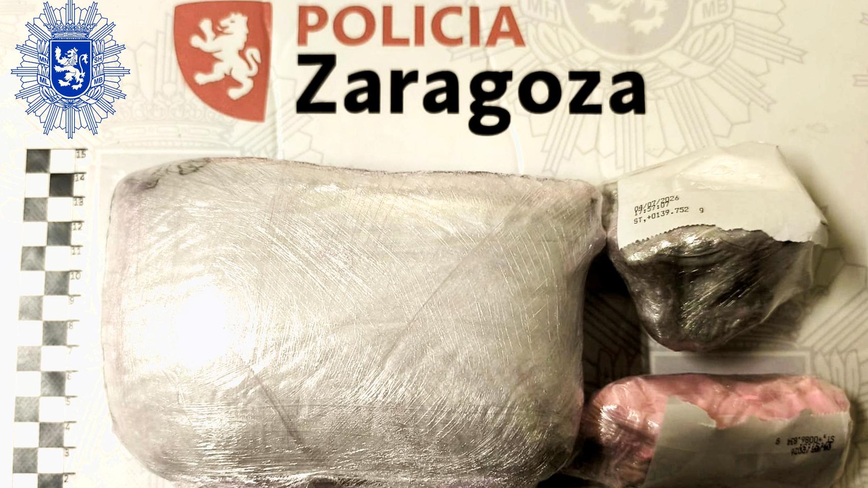 Pillan a un hombre en Zaragoza con casi un kilo de ketamina y 200 pastillas: iba circulando en patinete por la acera