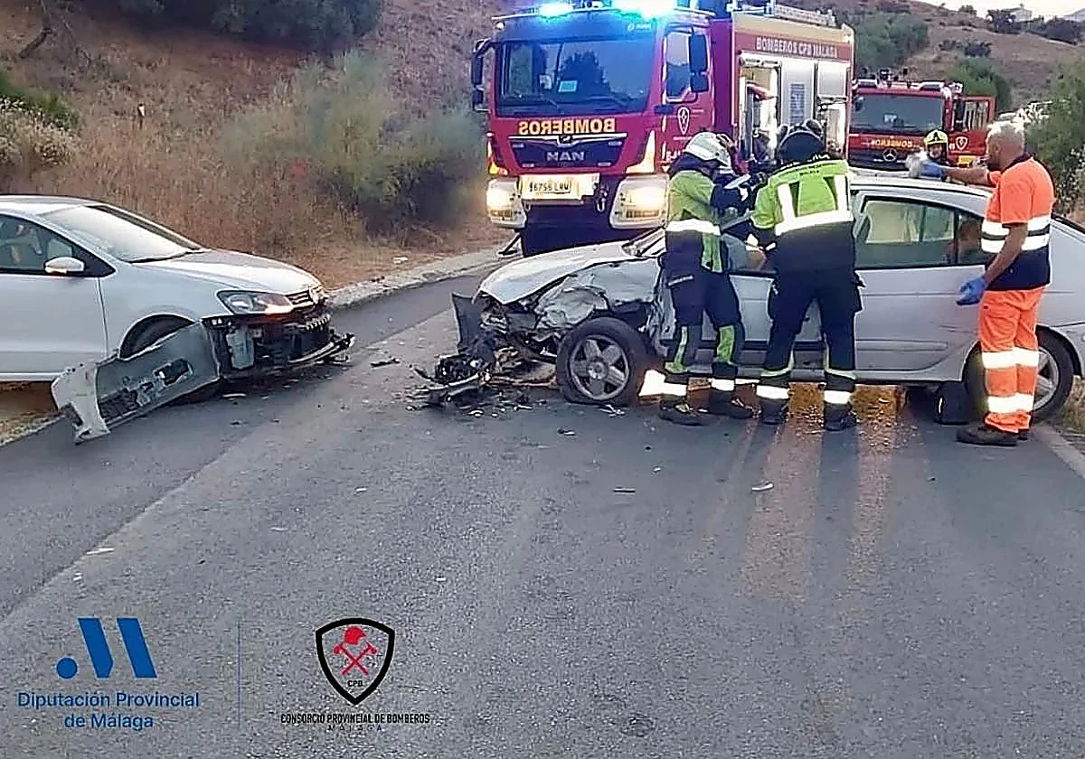 Malaga province road collision leaves two injured