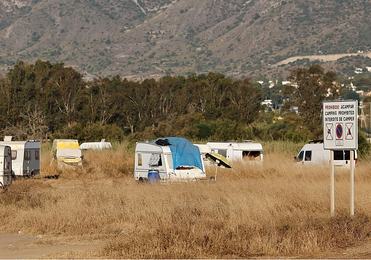 Varias autocaravanas de Sacaba se instalan en Guadalmar ante la amenaza de desalojo