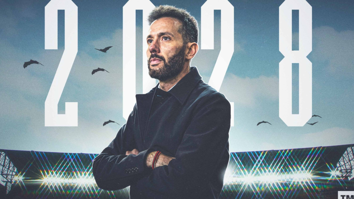 El Valencia renueva a Carlos Corberán