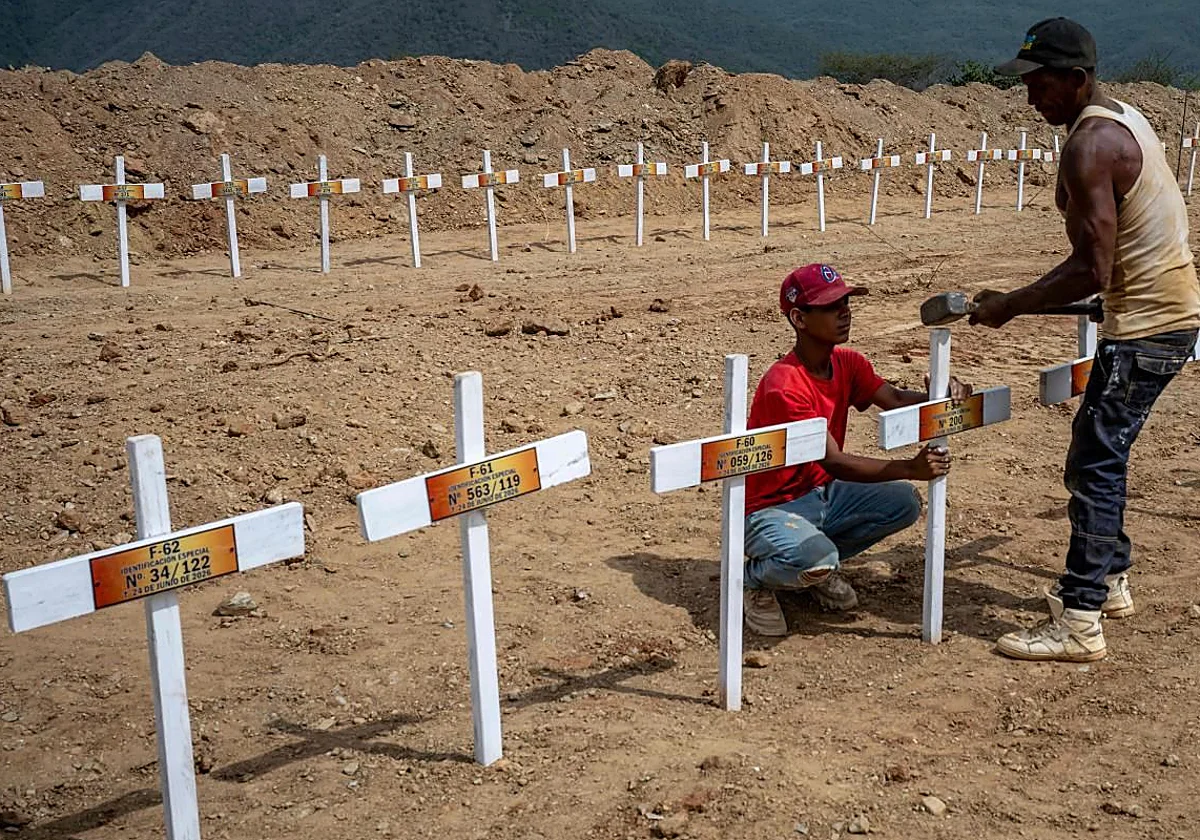 Venezuela entierra cuerpos no identificados tras el doble sismo, que ya deja más de 3.500 muertos
