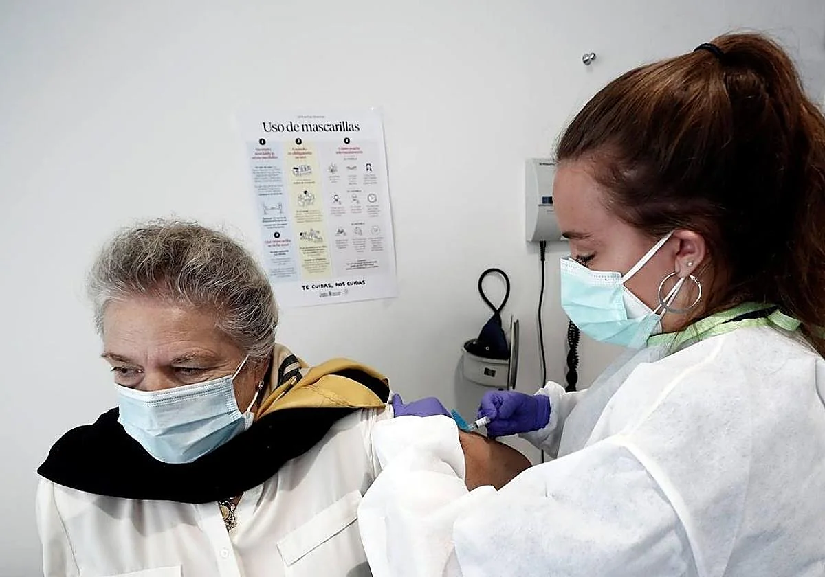 Aumenta la tasa de la gripe en Málaga y detectan brotes en cinco residencias de mayores