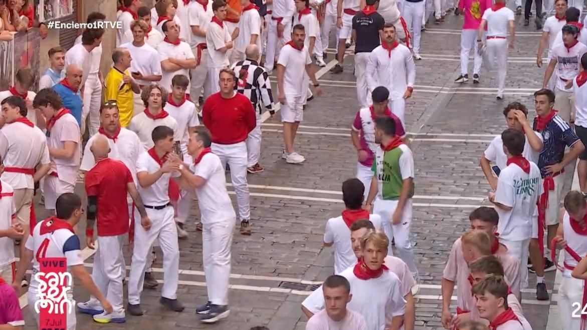 Primer encierro de San Fermín 2026, en directo | Siga la carrera de los Sanfermines que inauguran los toros de la ganadería Fuente Ymbro