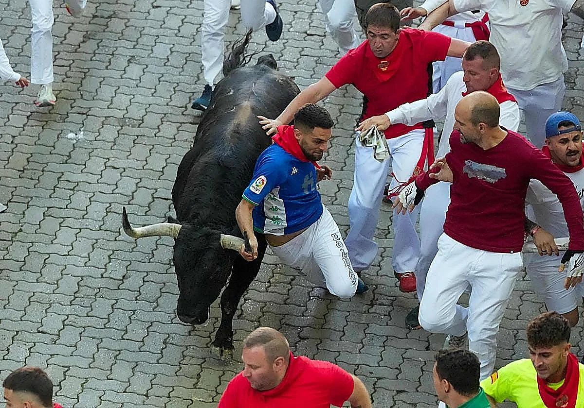 First Pamplona bull run ends with four injured but no gorings