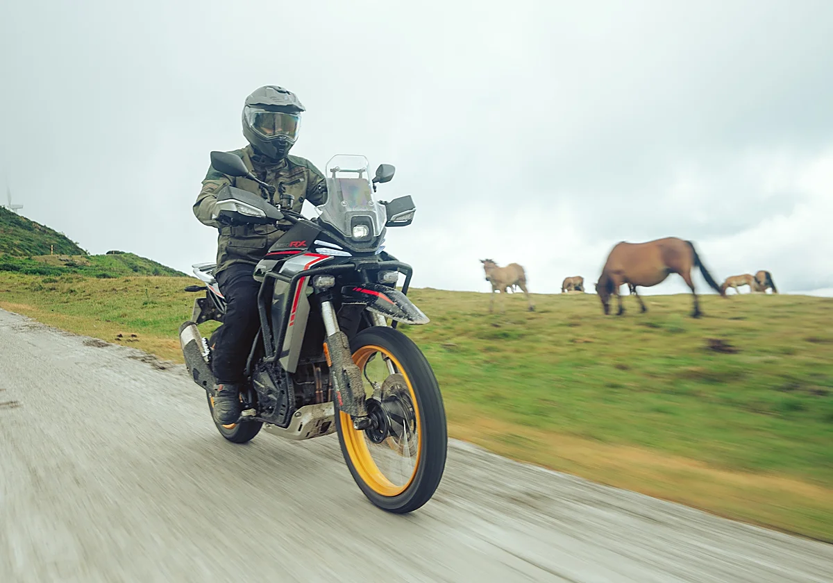 Prueba QJ Motor SRT 450RX: la trail A2 que se desmarca por su accesibilidad y mimbres off-road