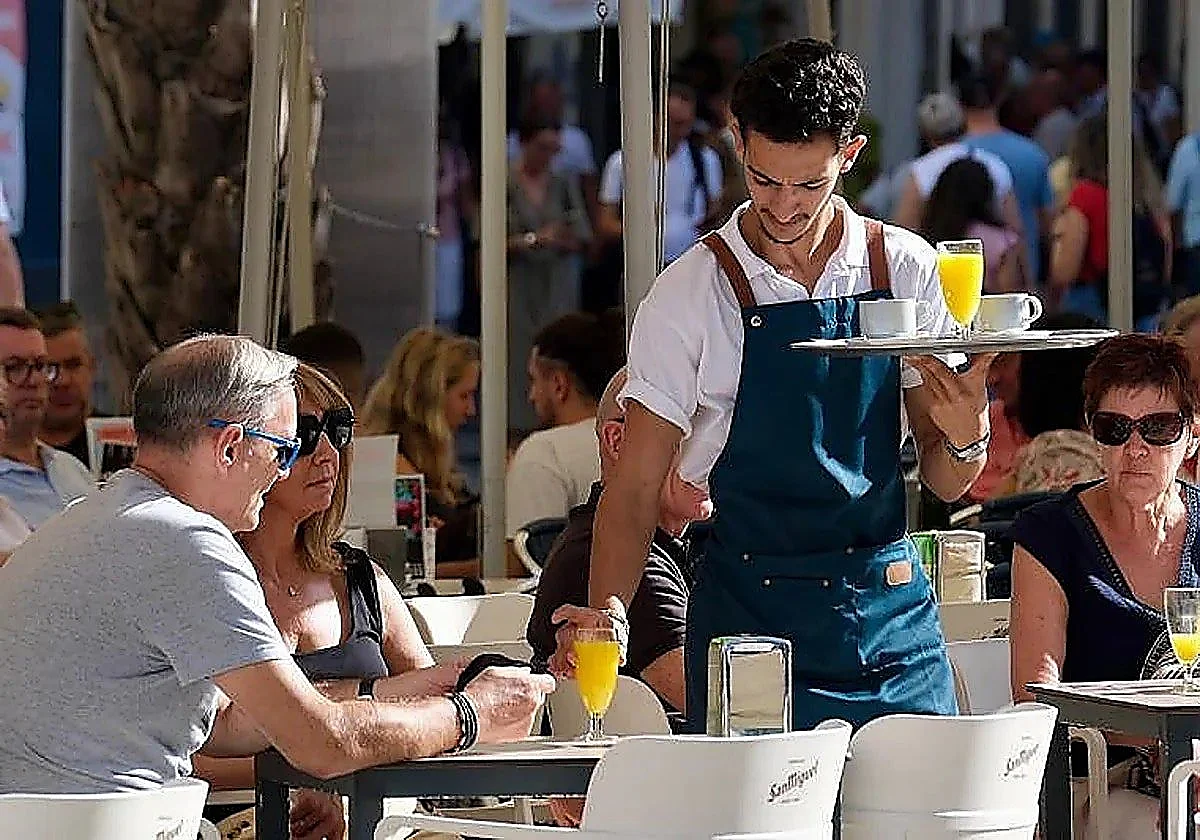 Los salarios reales en España han sufrido uno de los mayores recortes de la OCDE y no repuntarán por el momento