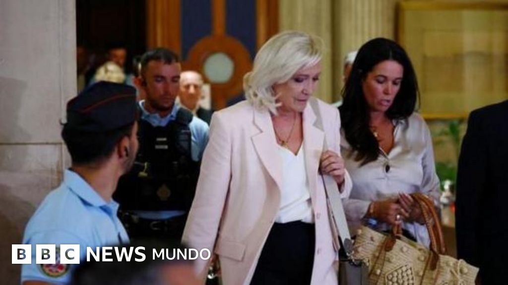 Un tribunal en Francia da luz verde a Marine Le Pen para presentarse a las elecciones presidenciales, pero le ordena a usar un brazalete electrónico