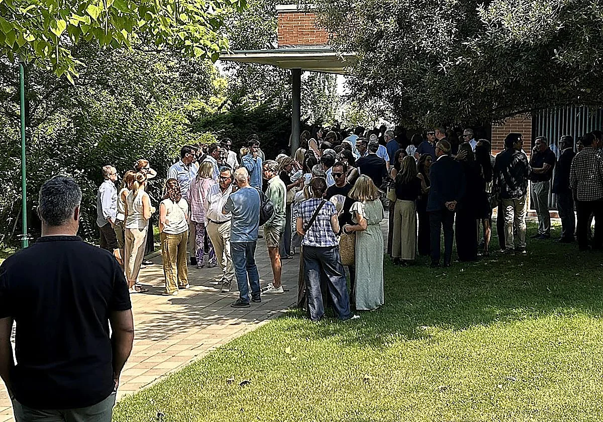 Valladolid despide en la intimidad a la familia del bodeguero Iván Sanz