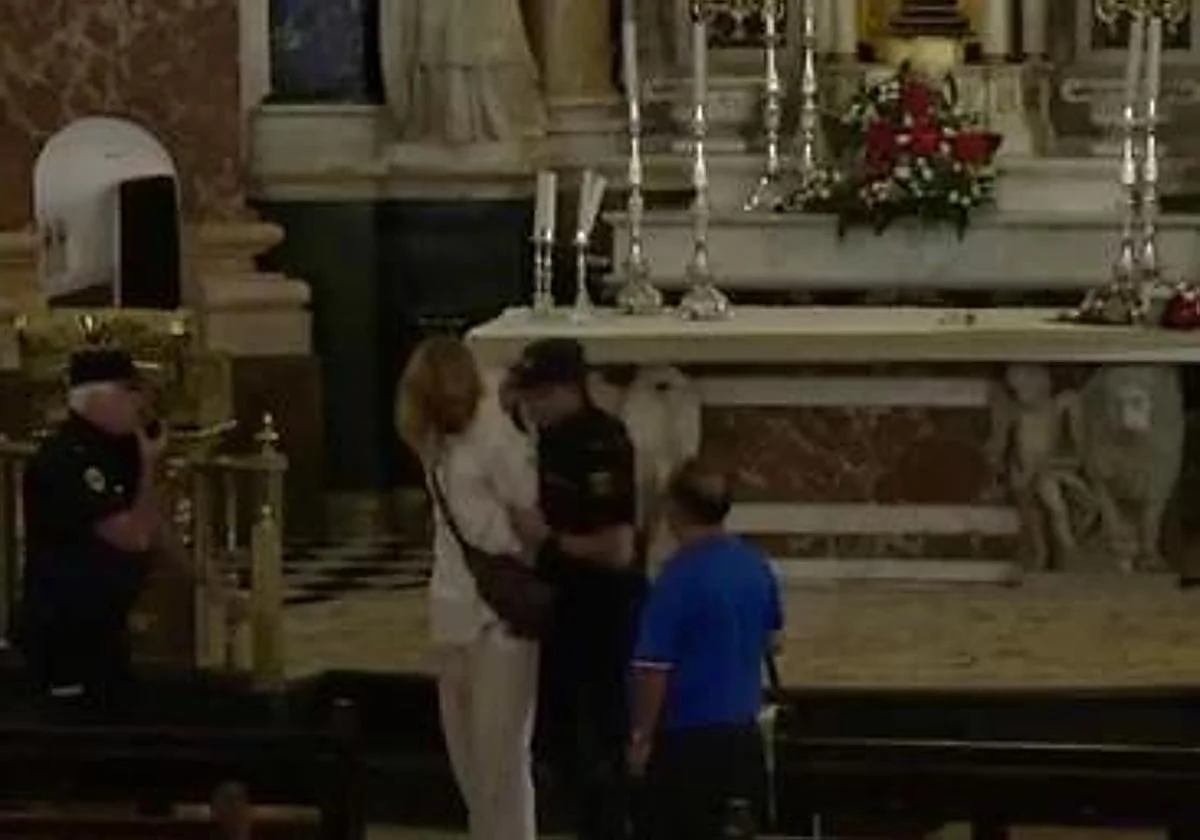 Arrestado tras provocar daños en la catedral de Valencia al grito de «yo soy Dios e iréis todos al infierno»
