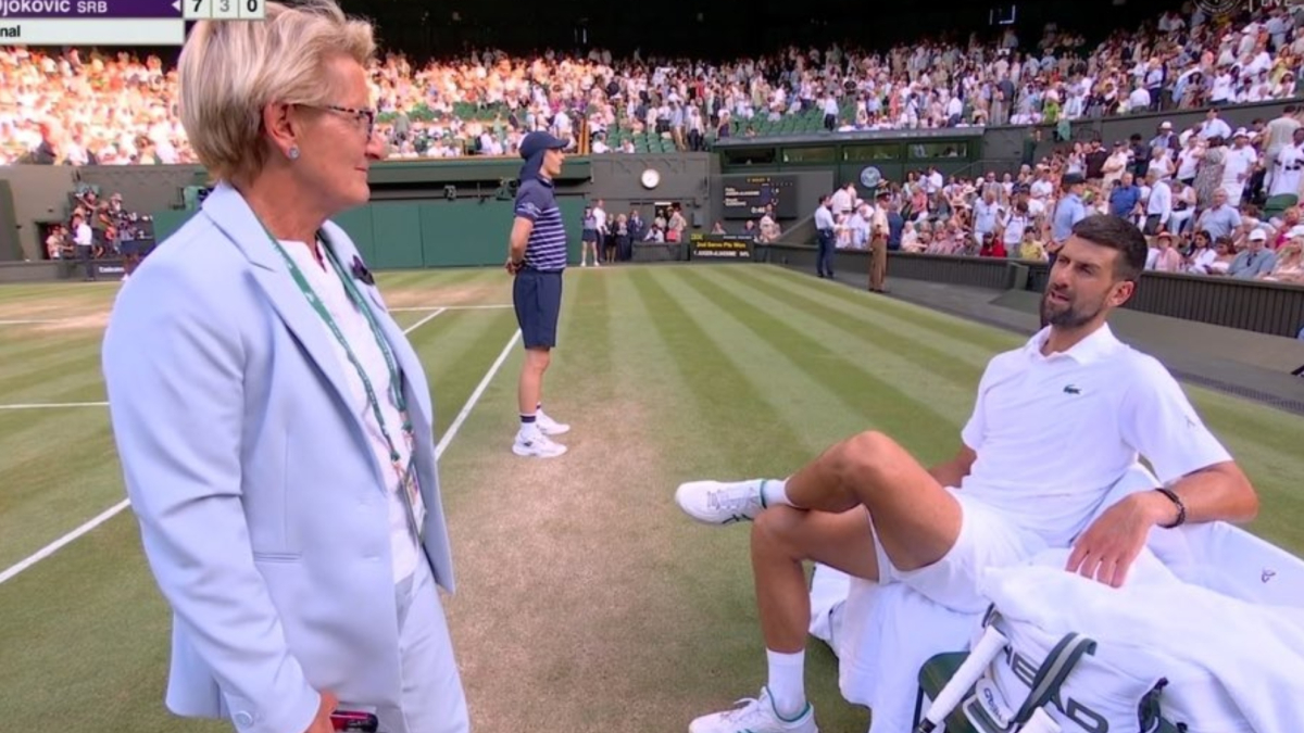El cabreo de Djokovic por el cierre del techo: "Somos un torneo al aire libre, podemos jugar un set más así"