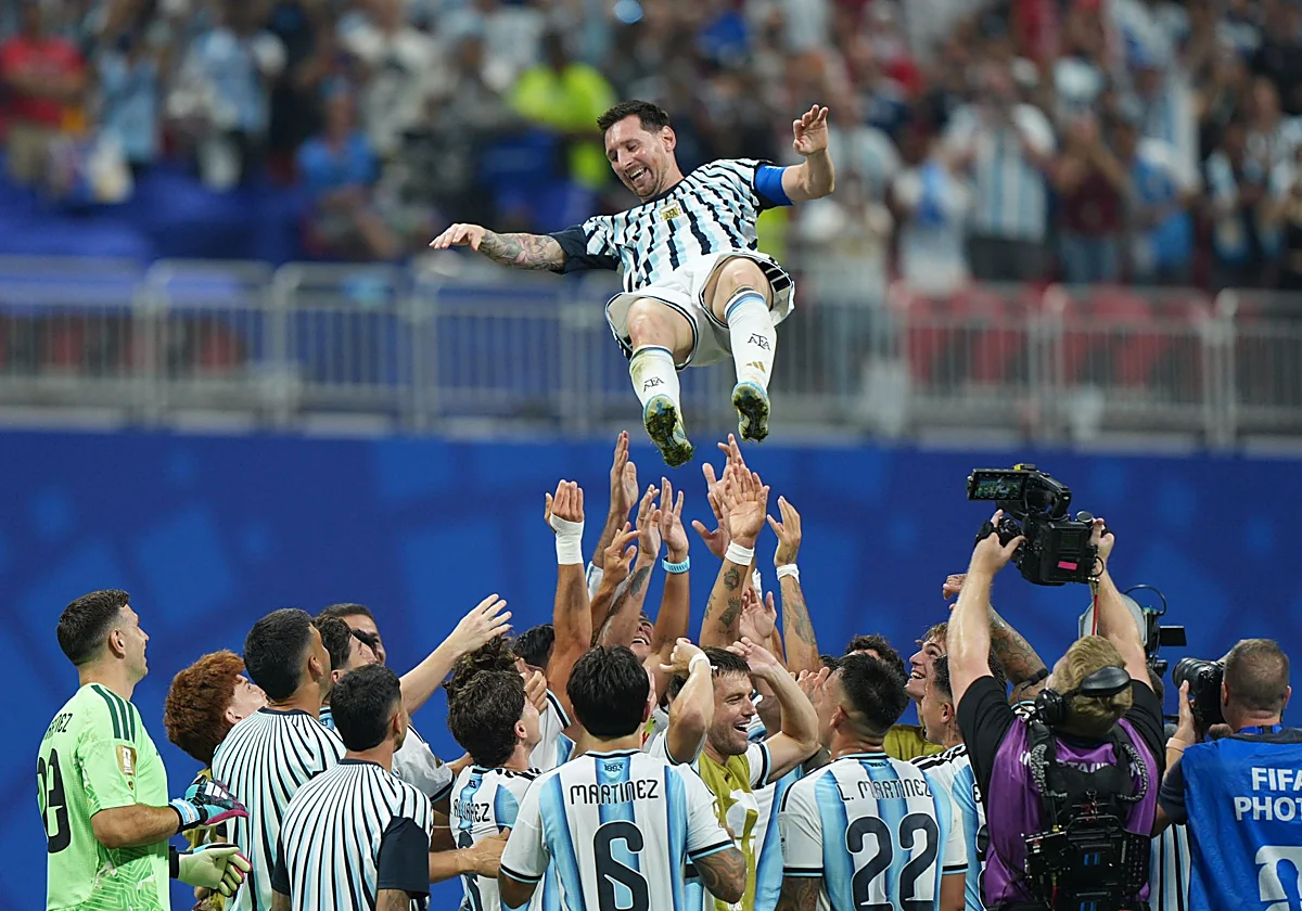 Muerte, resurrección, lágrimas y manteo de Messi: «Tenía mucha bronca por el penalti»