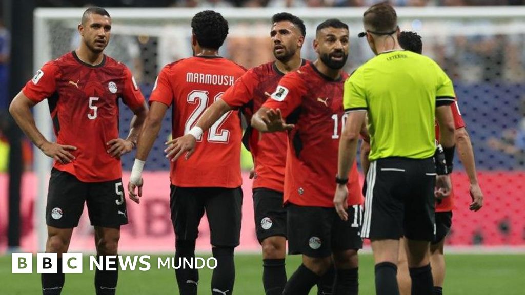 La furia y la desolación de Egipto tras su repentina derrota ante Argentina en los últimos minutos en los octavos del Mundial