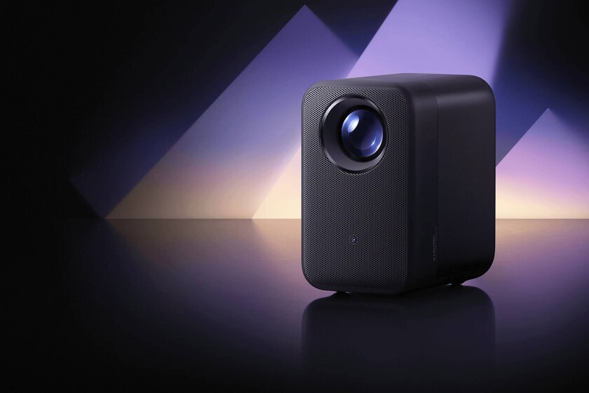 Xiaomi tiene este proyector para montarte tu cine en casa: 120 pulgadas, Google TV y altavoces. Ahora está rebajado en MediaMarkt