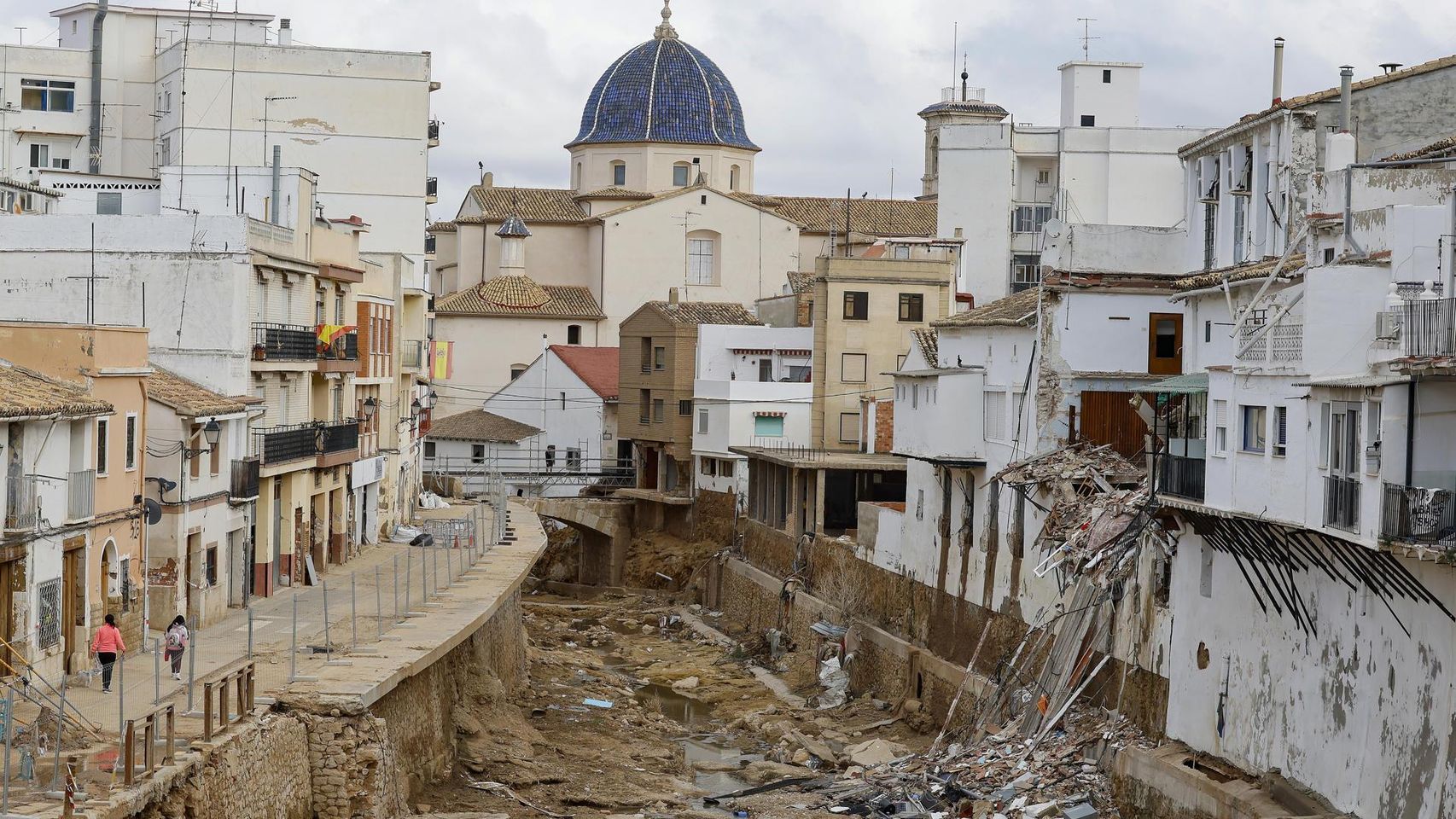 La Generalitat celebra que el Gobierno "se autoenmiende" y acepte ahora suelo comercial para hacer pisos en zona dana