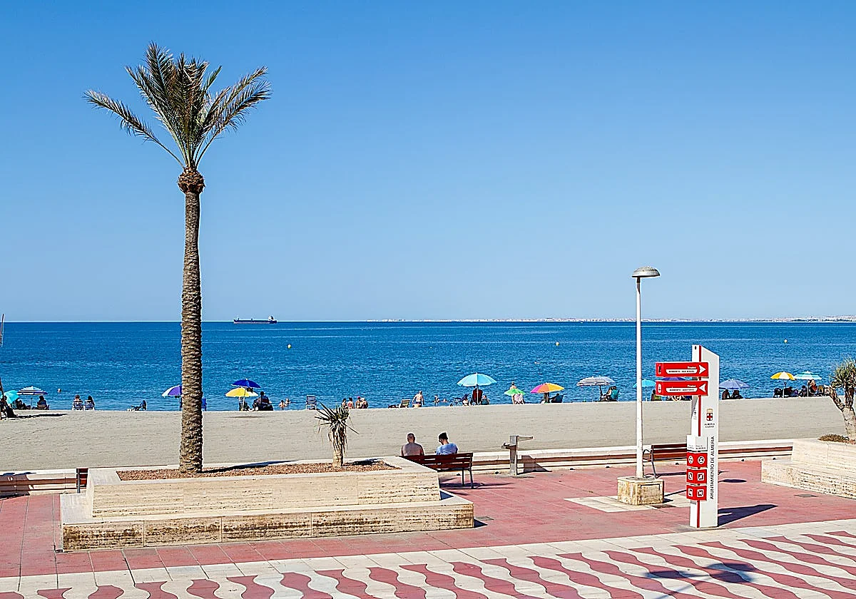 Almeria city extends beach services until October with around fifty lifeguards on duty