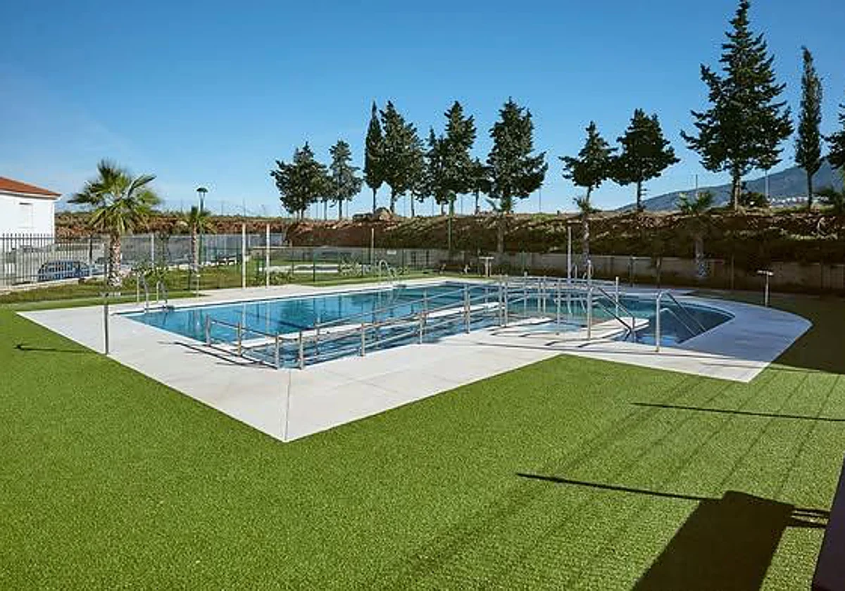 Alhaurín de la Torre cierra temporalmente cuatro piscinas tras detectarse E. coli
