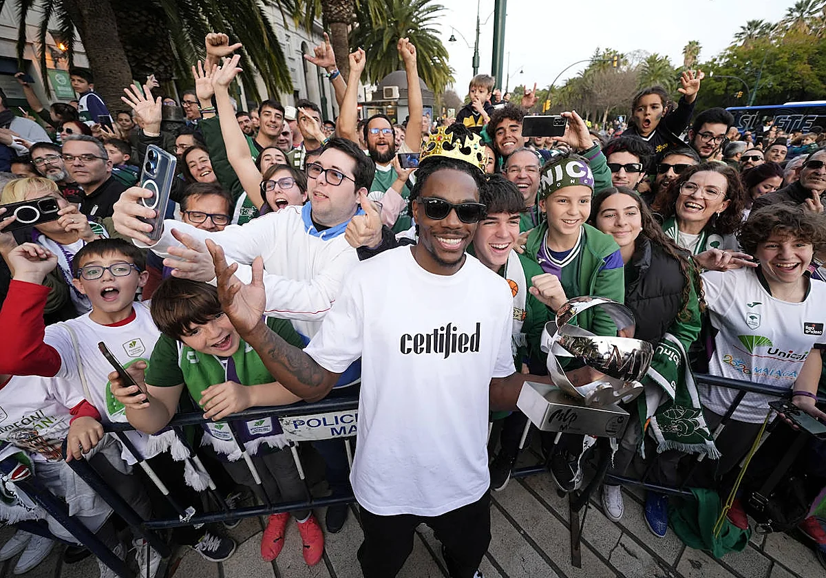 El inspirador mensaje de Kendrick Perry: «Al otro lado de la oscuridad hay una luz de rayos tan brillantes como el sol de Málaga»