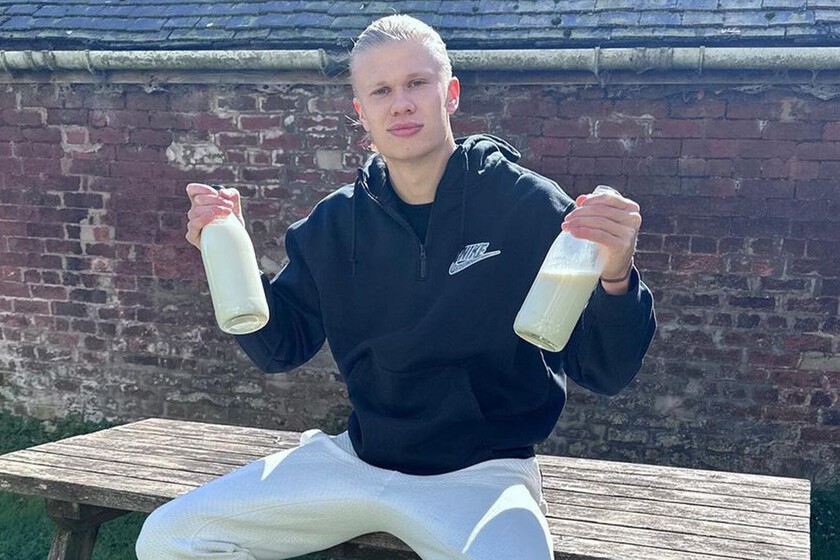 La leche cruda que bebe Haaland está autorizada y regulada. Aun así, en tu cocina puede convertirse en un problema serio
