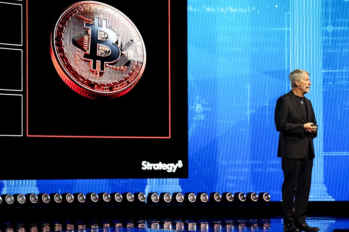 El bitcoin, en vilo por Strategy