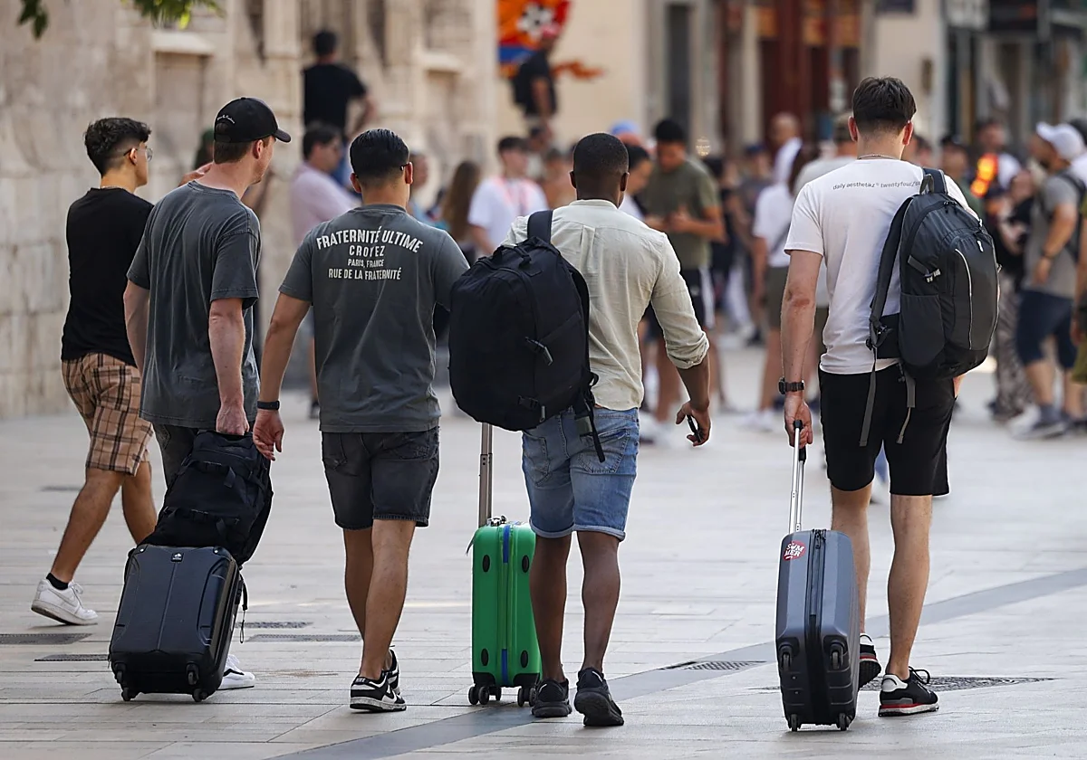 PSOE y Con Málaga piden que dure más la moratoria hotelera en Málaga y Vox la rechaza
