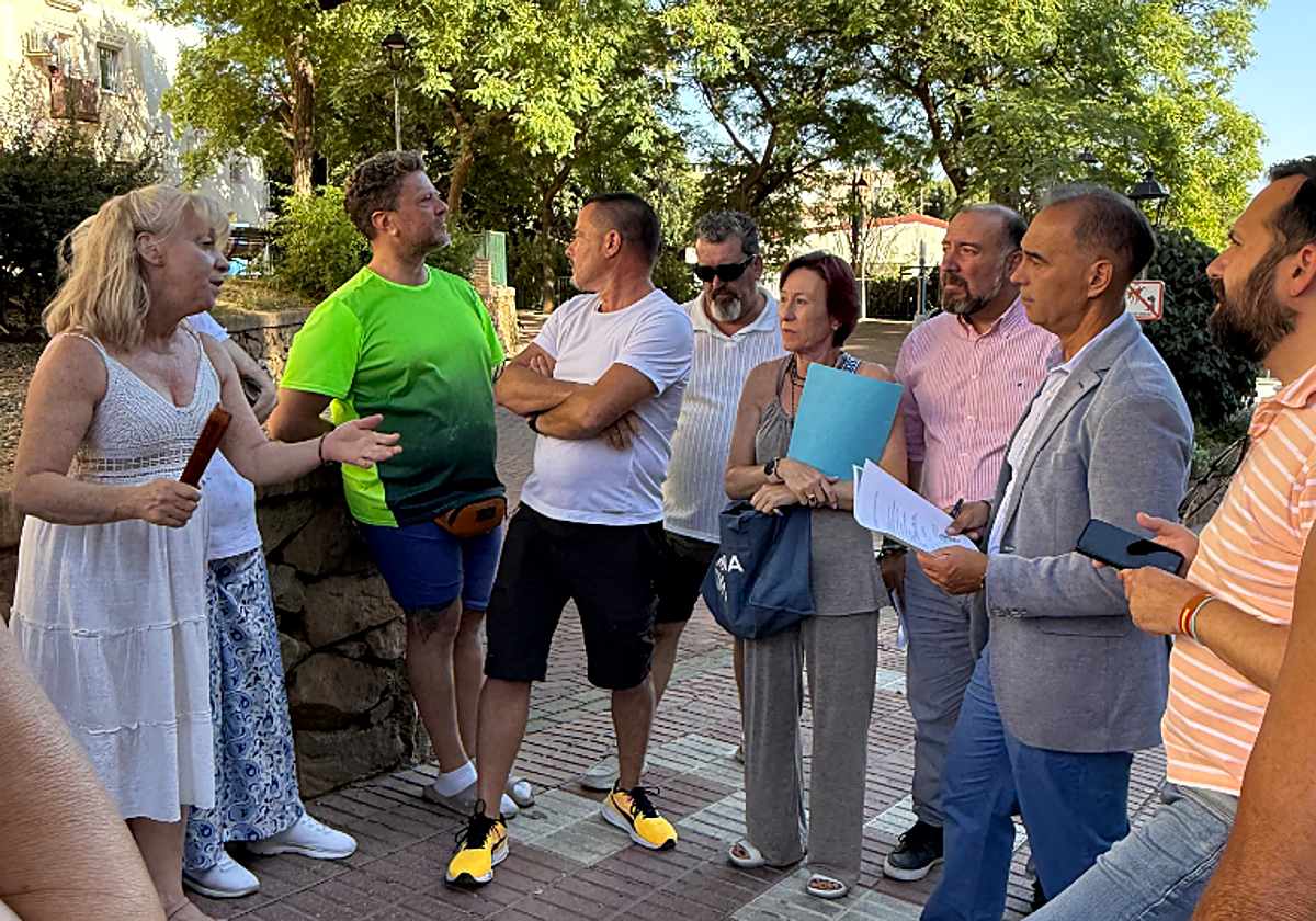 Benalmádena mayor meets El Carranque residents to discuss community issues and investment plans