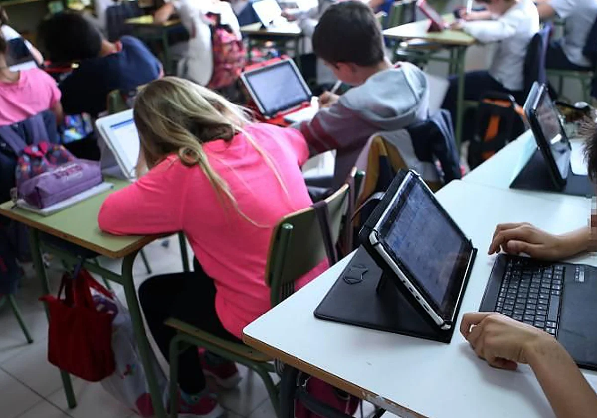 Orange participará en dos proyectos de robótica educativa en España