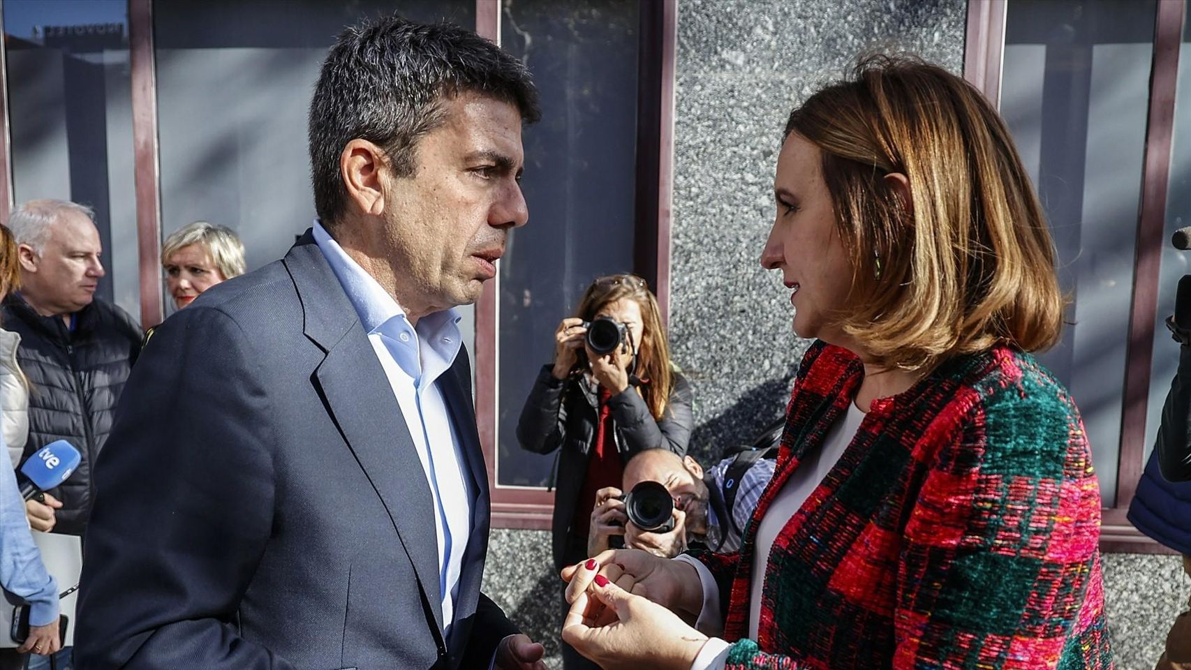 Los wasaps de Carlos Mazón a María José Catalá el día de la dana a las 23.20h: "Es horrible. Va a haber muchos muertos"