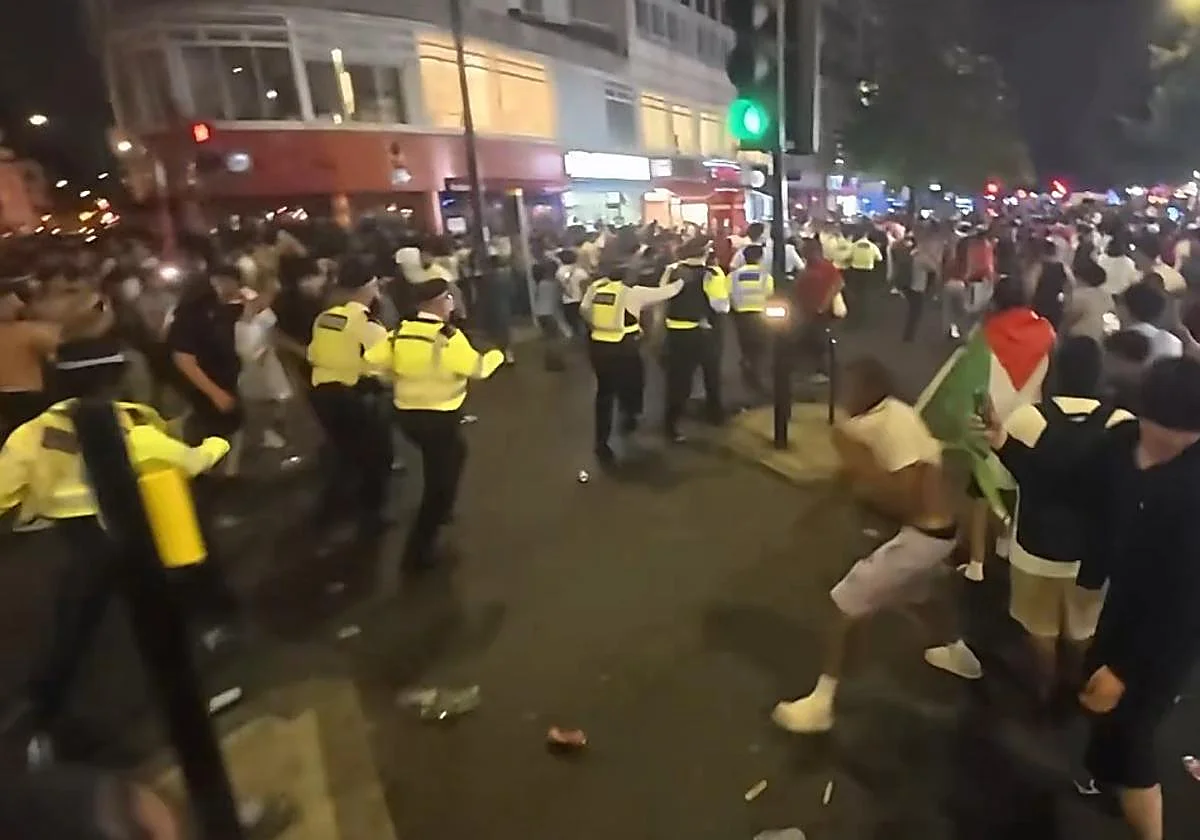 Una menor muerta en París, un policía herido y cuatro detenidos en Londres tras el partido entre Francia y Marruecos en el Mundial 2026
