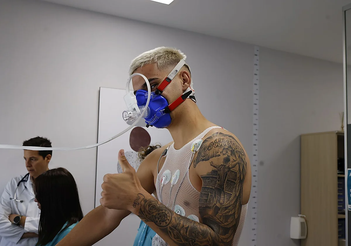Chupete, Larrubia, Joaquín, Haitam e Izan Merino realizan el reconocimiento médico