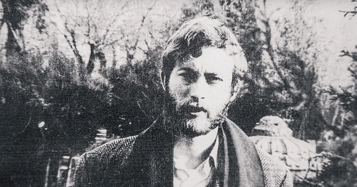 Quién es Aníbal Núñez, el poeta que se entregó a la belleza inútil