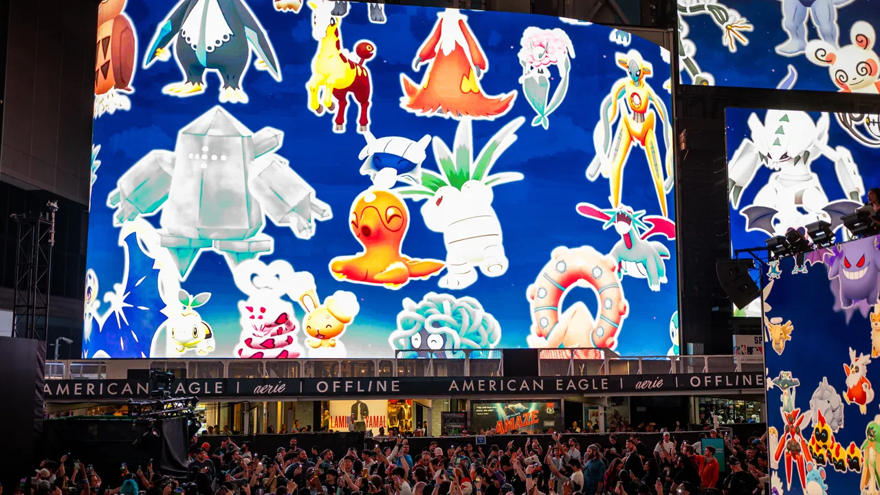 Más de mil jugadores de Pokémon Go se dieron cita en Times Square para derrotar a Mewtwo