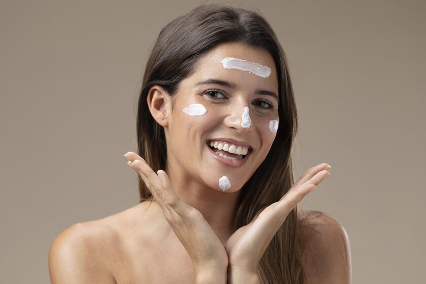 La regla de los dos dedos para la crema solar no falla, pero esta experta la ha llevado al siguiente nivel