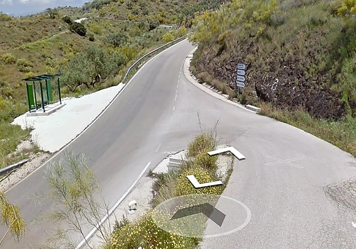 Man, 61, dies after car veers off road and overturns in Canillas de Aceituno