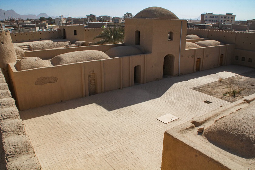 El calor cambia tu humor. Un egipcio lo entendió hace 40 años y diseñó un pueblo que “sudaba” para enfriarse