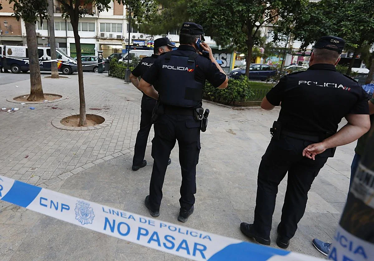 Reyerta por no servirles un kebab: cuatro heridos a cuchilladas y sillazos en Valencia
